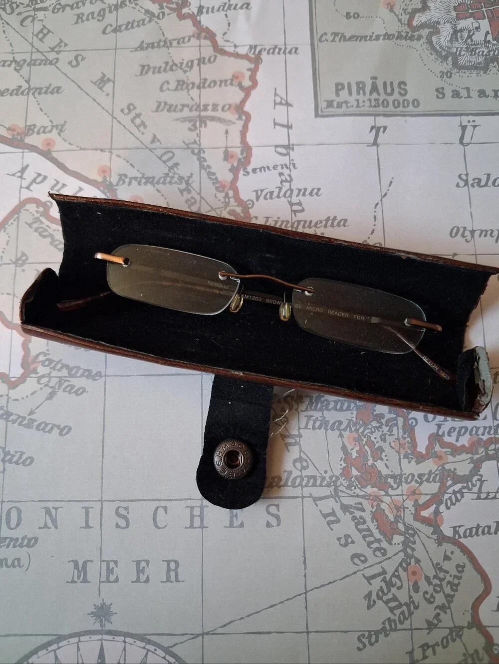 Foster Grant Micro Readers With Case